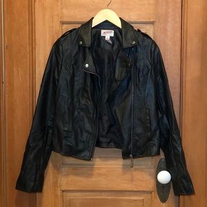 *SOLD* Like New Arizona Women’s Sz S Black Leather
